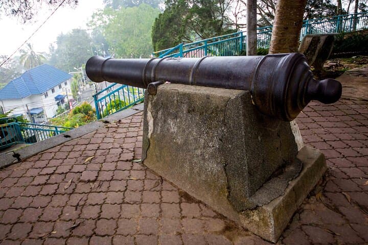 Full-Day Private Penang Island Tour: Temples, Penang Hill & Hawker Food photo 4