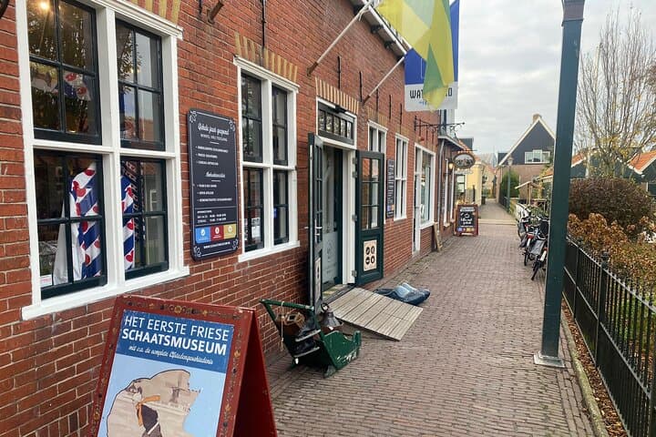 Escape the City: Hindeloopen Puzzle Walk — Self-Guided Historic Game photo 3