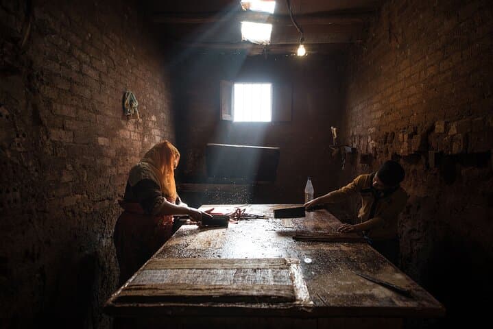 Cairo Crafts Walking Tour: Carpets, Perfumes & Papyrus in Khan El Khalili photo 3