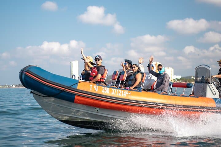 Munba Power-Boat Whale-Watching Tour — Mazatlán Humpback Expeditions photo 3