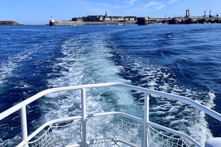 One-Hour Bay Cruise of Saint-Malo with a Local Guide