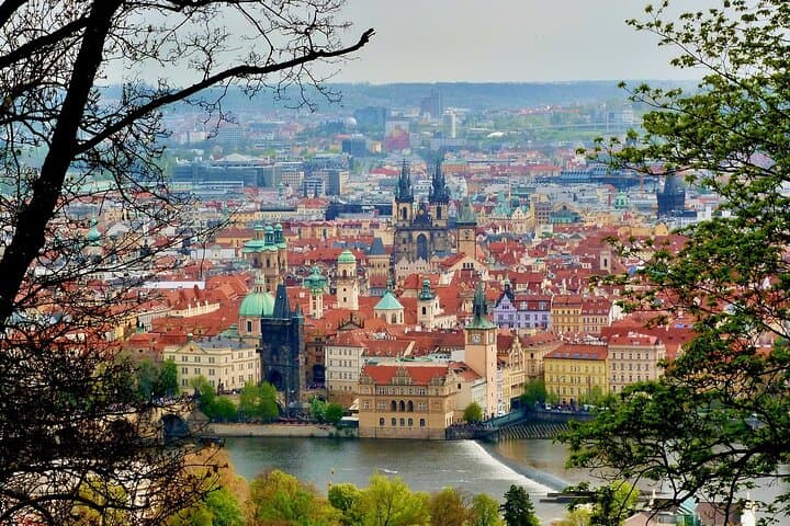 Private Prague All-Inclusive Tour: Castle, Charles Bridge & Old Town photo 2
