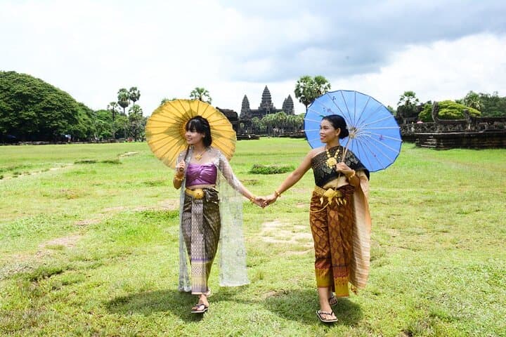 Khmer Costume Experience at Angkor Wat: Temple Photo Tour & Dressing photo 4