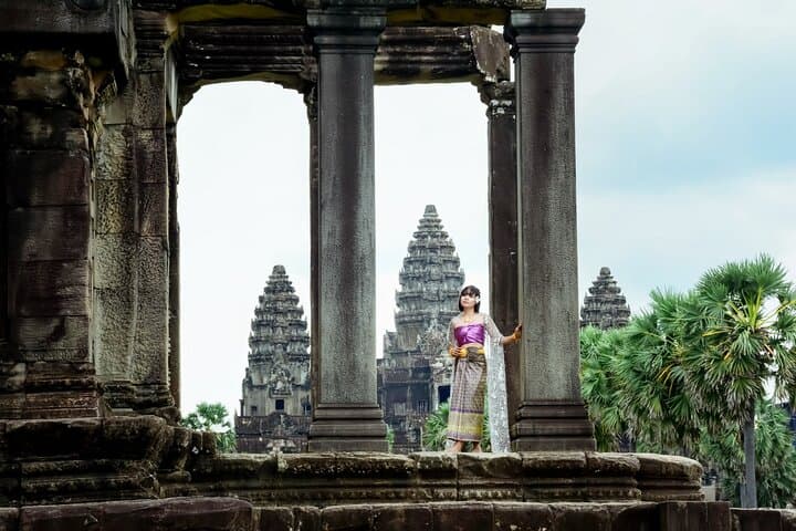 Khmer Costume Experience at Angkor Wat: Temple Photo Tour & Dressing photo 6