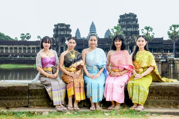 Khmer Costume Experience at Angkor Wat: Temple Photo Tour & Dressing photo 5