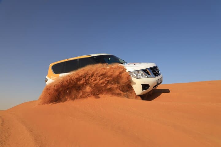 Dubai Premium Desert Safari: Private 4x4 Dune Bashing, BBQ & Live Shows