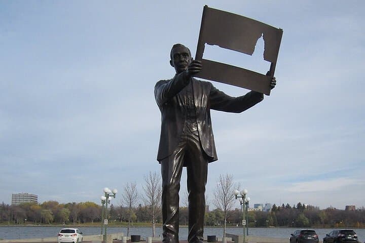 Regina Wascana Lake Audio Walking Tour — Self-Guided 5.5 km Historical Loop