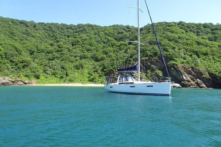 Half-Day Private Sailing Trip to Tayrona Park from Santa Marta