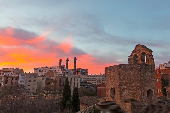 Barcelona Bike Rentals — Gothic Quarter to Seafront Cycling photo 4