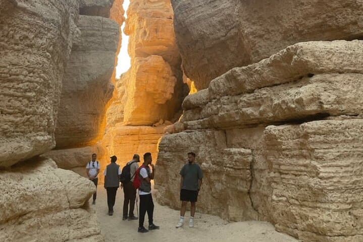 Exploring Riyadh’s Edge of The World and Bin Rashid Bat Cave: A 4WD Adventure photo 2