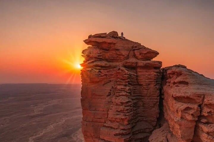 Exploring Riyadh’s Edge of The World and Bin Rashid Bat Cave: A 4WD Adventure photo 4