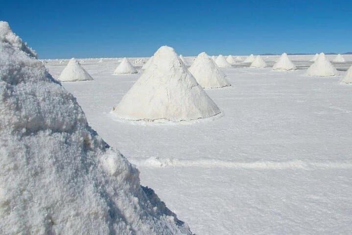 One-Day Salar de Uyuni Sunset Tour — Mirror Flats & Incahuasi photo 2