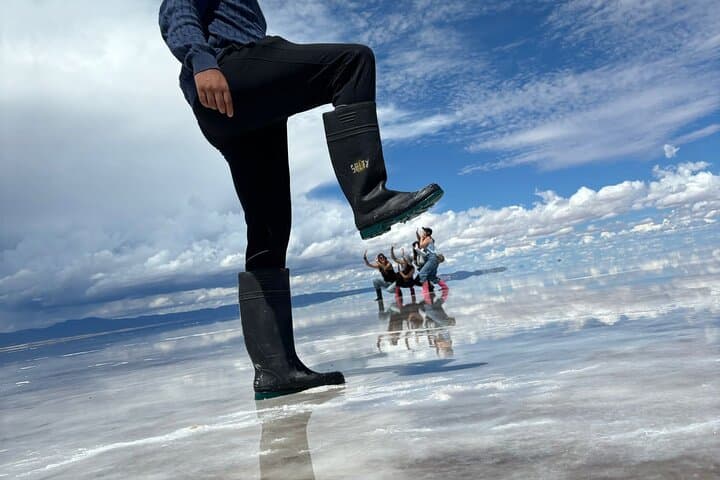 One-Day Salar de Uyuni Sunset Tour — Mirror Flats & Incahuasi photo 3