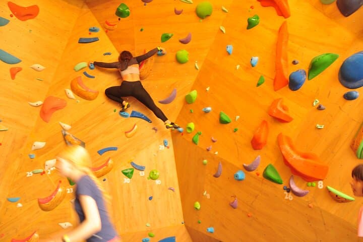Floripa Indoor Climbing: Bouldering & Lead Sessions in Florianópolis photo 3