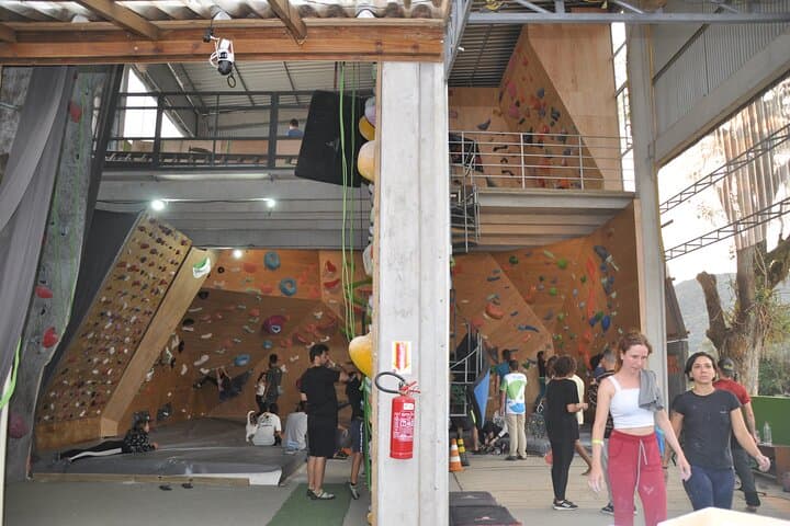 Floripa Indoor Climbing: Bouldering & Lead Sessions in Florianópolis photo 4
