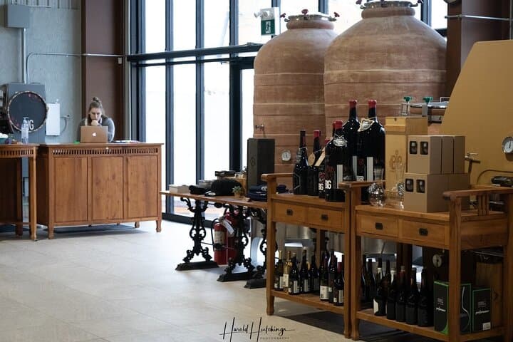 Private Niagara Falls Wine Tasting Adventure — Customizable Wineries & Breweries photo 4