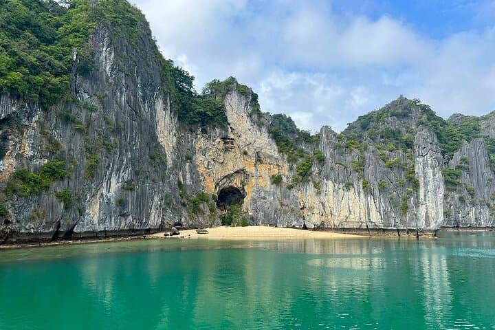 Private Canoe Adventure in Lan Ha Bay: Halong Bay's Quiet Lagoons photo 4