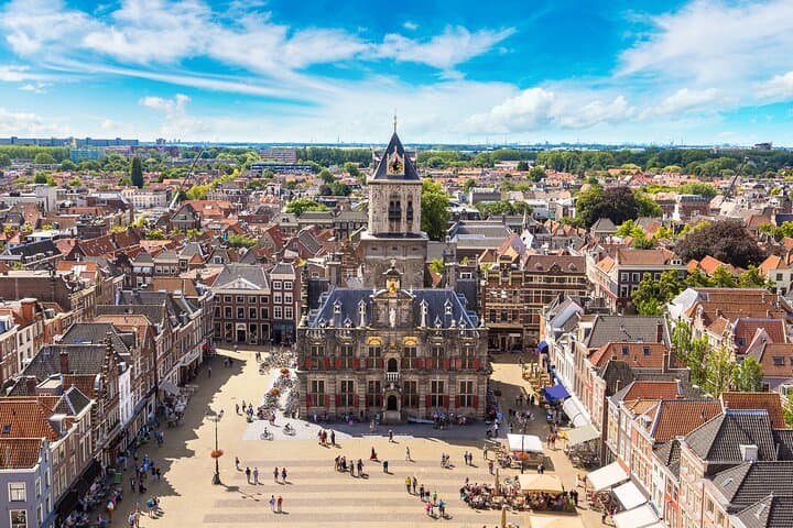 Brussels to Amsterdam Private Transfer with 2-Hour Stop in Delft: Comfortable, Direct, and Customizable