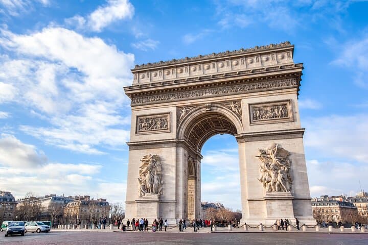 Private Transfer from Bruges to Paris with 2-Hour Amiens Stop — Scenic Door-to-Door Service photo 4