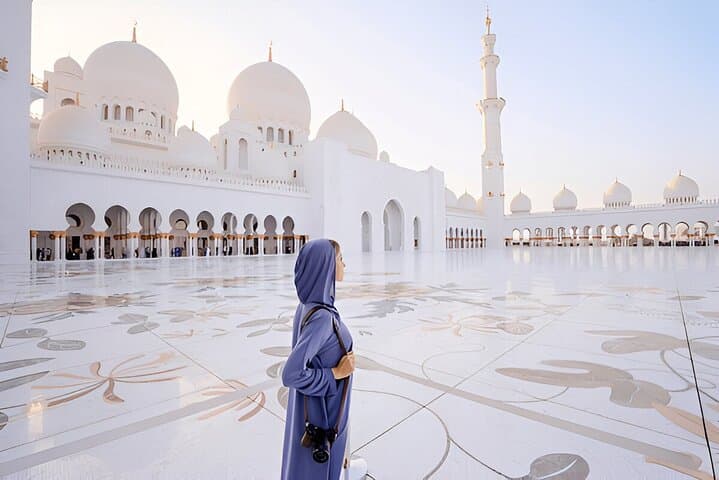 Abu Dhabi Day Trip from Dubai — Sheikh Zayed Mosque, Corniche & Cultural Stops