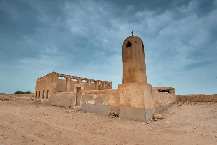 Qatar West & North Private Combo Tour — Al Zubara, Purple Island & Desert Art photo 4