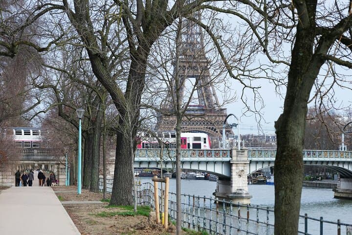 Eiffel Tower Second Floor Guided Tour: Reserved Access & Insider History photo 2