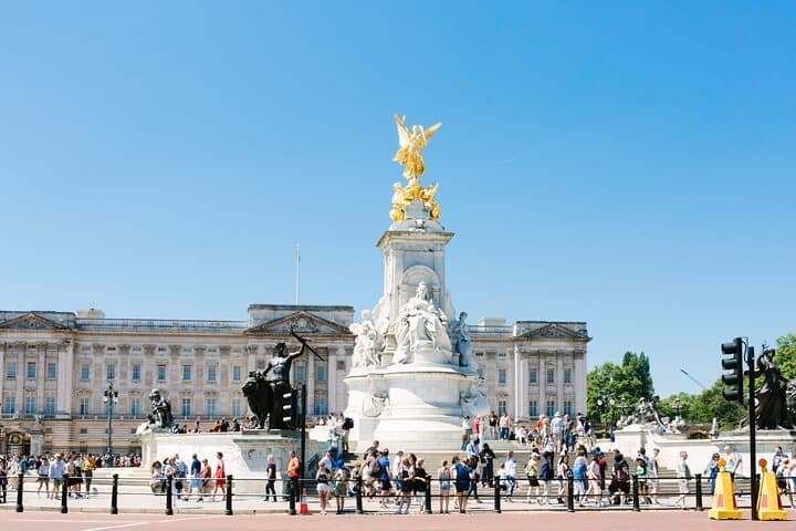 Explore London by Electric Bike: Thames, Palaces & Easy City Rides photo 2