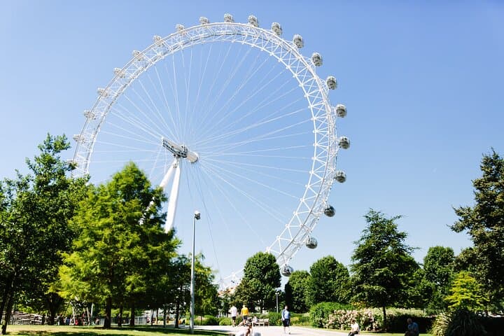 Explore London by Electric Bike: Thames, Palaces & Easy City Rides photo 3