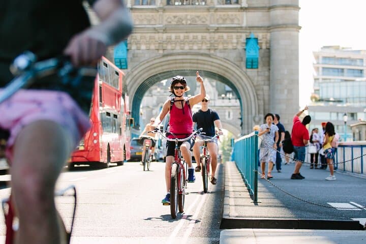Explore London by Electric Bike: Thames, Palaces & Easy City Rides
