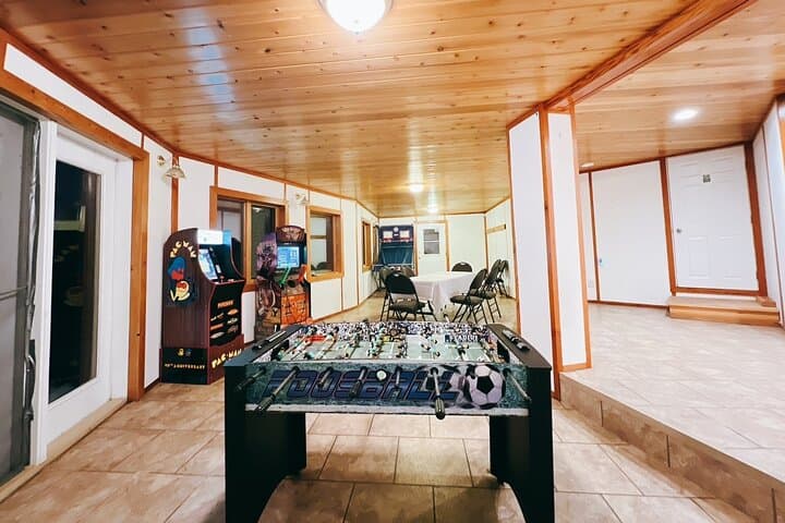 Aurora Chasing & Madeline Lake Lodge — Yellowknife Northern Lights Experience photo 6