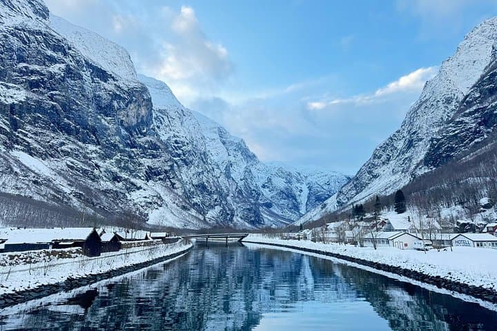 6-Day Fjord Odyssey: Oslo to Geiranger, Flåm, Hardanger and Bergen