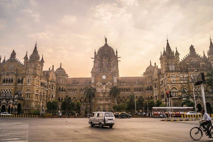 Unveiling Mumbai’s Wonders: A City Tour with Chai photo 3
