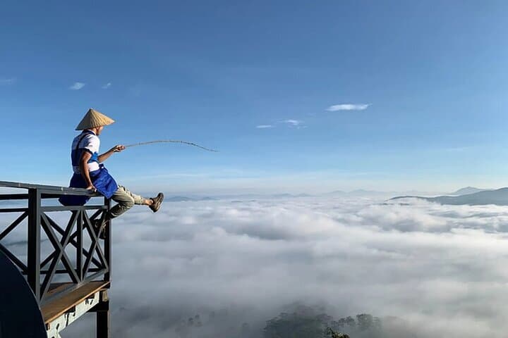 Cloud Hunting at Dawn in Da Lat: Cau Dat Sunrise, Tea Hills & Strawberry Farms photo 2