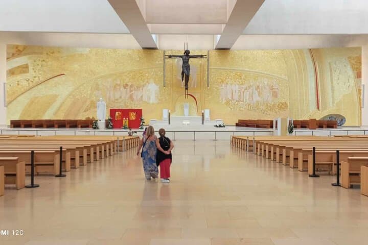 Fátima Walking Tour: Sanctuary, Shepherds' Paths & Mira de Aire Caves photo 2