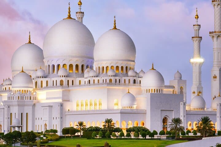 Abu Dhabi Full-Day Sightseeing Tour from Dubai: Grand Mosque, Palaces & Corniche Highlights