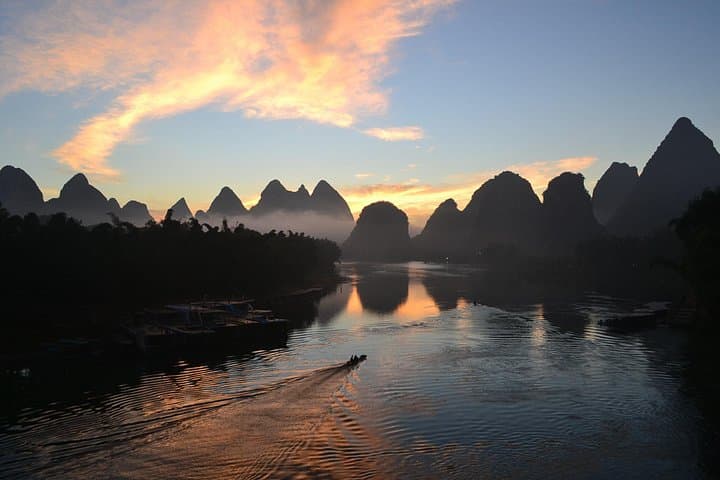 Yangshuo Li River Electric Boat, Xianggong Hill & Yulong River Biking Tour photo 1