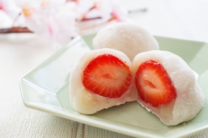 strawberry-picking-and-samurai-streets-tamba-sasayama-day-tour photo 3