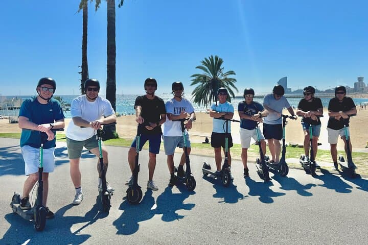 Barcelona Panoramic E-Scooter and E-Bike Tour — Coastal Sights, Gothic Streets & Sagrada in 1–2 Hours photo 4