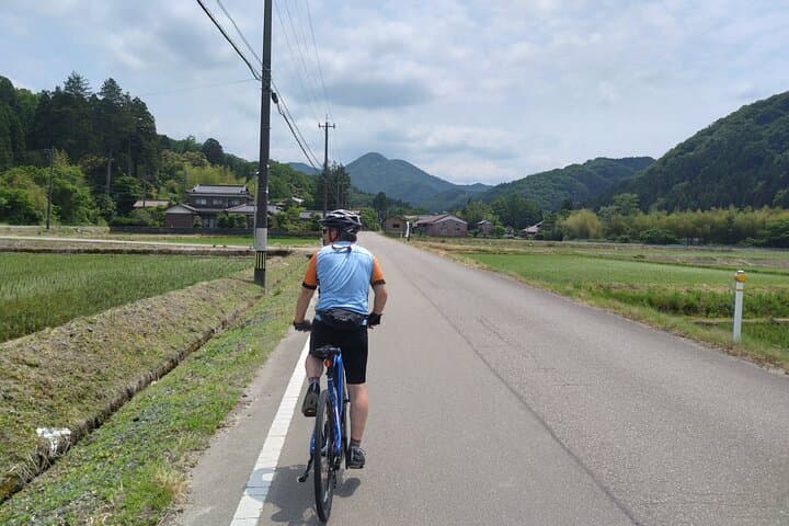 Kutani Full-Day Cycling Tour: Ride Through Kutani Ceramics & Onsen Villages photo 4