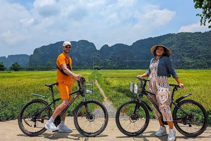 Private Luxury Day Trip: Tam Coc, Mua Cave & Hoa Lu from Hanoi