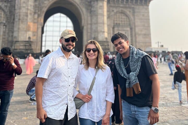 Mumbai Highlights and Elephanta Caves: Full-Day Sightseeing Tour