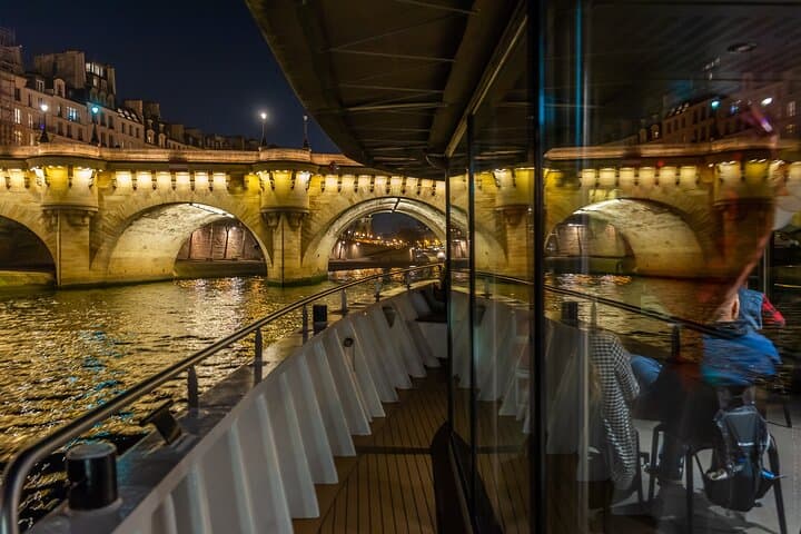Evening Seine River Cruise with Music and Drinks in Paris photo 3