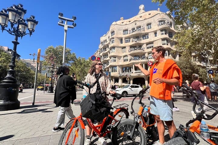 Barcelona by Bike: 20 Best Sights E‑Bike Tour from Sagrada Familia to La Rambla photo 2