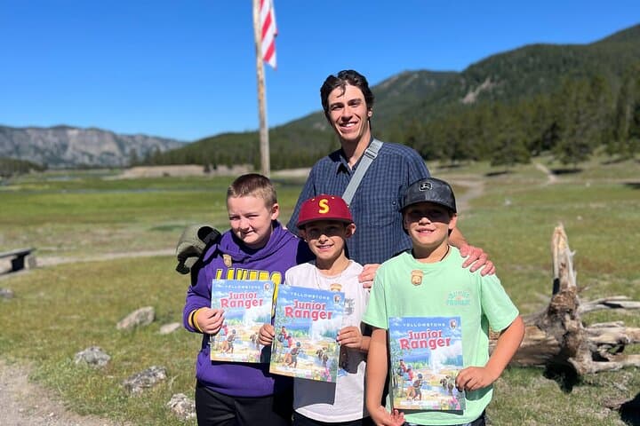 Exploring Yellowstone’s Lamar Valley: Wildlife Encounters and Scenic Picnic Adventures photo 2