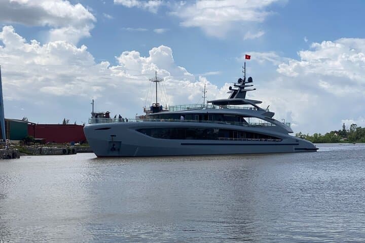 Luxury Ha Long & Lan Ha Bay Cruise: Jacuzzi, Kayaking & Local Cuisine photo 3