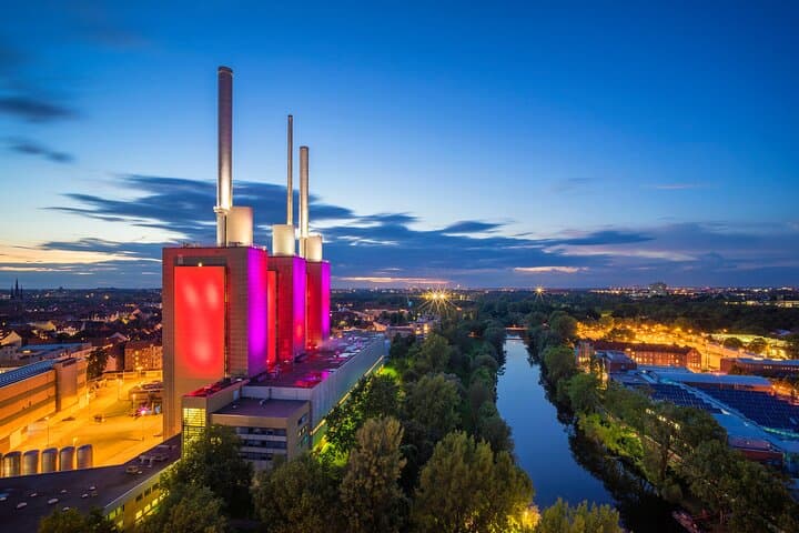 Amsterdam to Hannover Private Transfer with 2-Hour Stop at Marienburg Castle photo 4