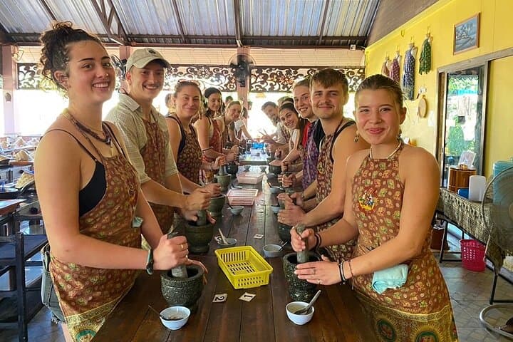 Chiang Mai Thai Cooking Market Tour: Lakeside Farm & Hands-On Class