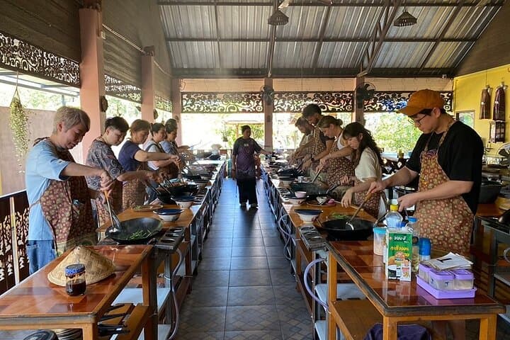 Chiang Mai Thai Cooking Market Tour: Lakeside Farm & Hands-On Class photo 3