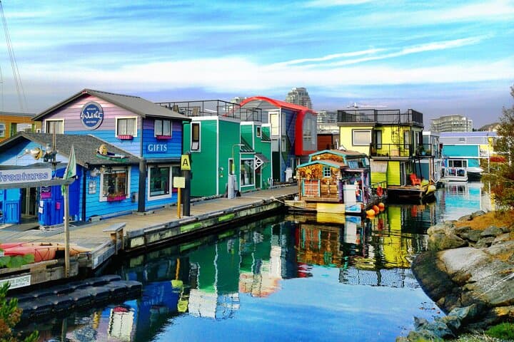 Victoria Express: 2-Hour Private City Highlights Tour photo 3