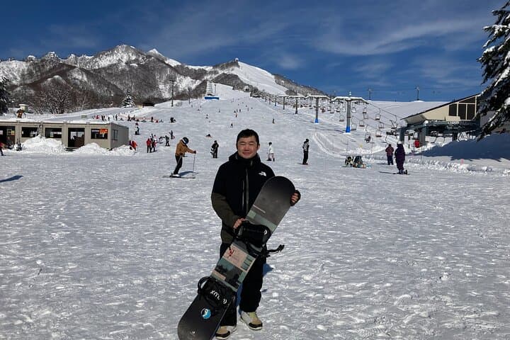 Beginner Snowboard Lesson in Yuzawa from Tokyo — GoPro Option